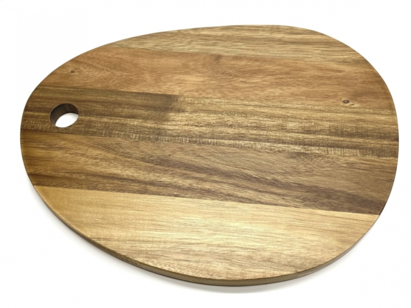 Shell-shaped acacia cutting board